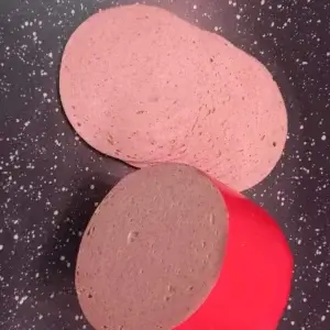 Stuur dozen vol lekkers naar Suriname met Wang Famirie – van vers vlees, kip, worst en beleg tot dagelijkse boodschappen. Geen zee- of luchtpost, maar directe levering aan huis in Paramaribo. Snel, veilig en zonder gedoe je familie blij maken!