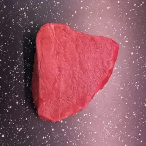 Verstuur eenvoudig een doos vol vlees, kip, worst en beleg naar Suriname. Geen wachttijd of hoge luchtvrachtkosten — Wang Famirie levert alles direct aan huis in Paramaribo en omgeving.