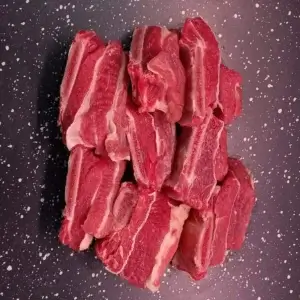 Verstuur eenvoudig een doos vol vlees, kip, worst en beleg naar Suriname. Geen wachttijd of hoge luchtvrachtkosten — Wang Famirie levert alles direct aan huis in Paramaribo en omgeving.