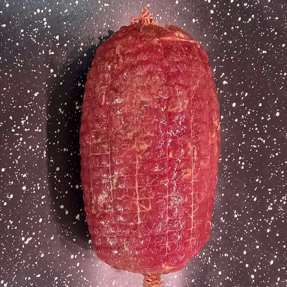 Verstuur eenvoudig een doos vol vlees, kip, worst en beleg naar Suriname. Geen wachttijd of hoge luchtvrachtkosten — Wang Famirie levert alles direct aan huis in Paramaribo en omgeving.